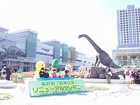 福井駅前に恐竜復活！